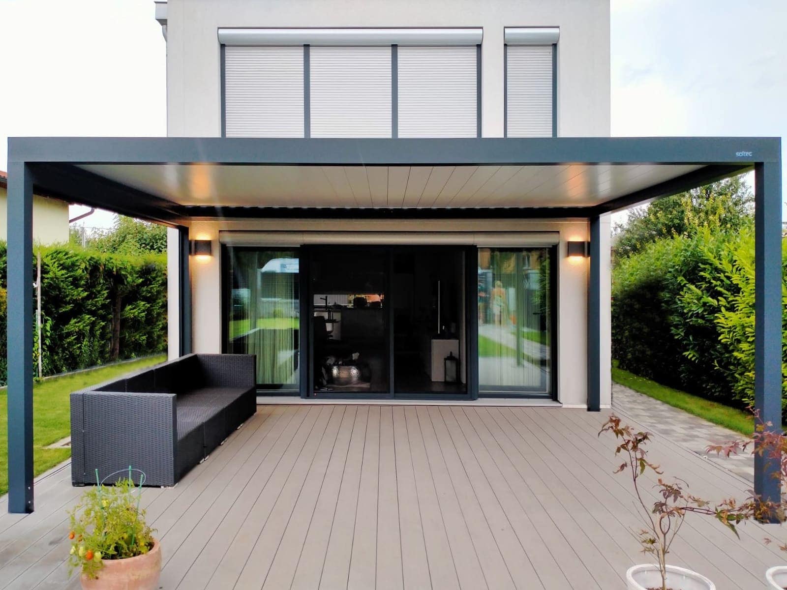 Bioclimatic pergola