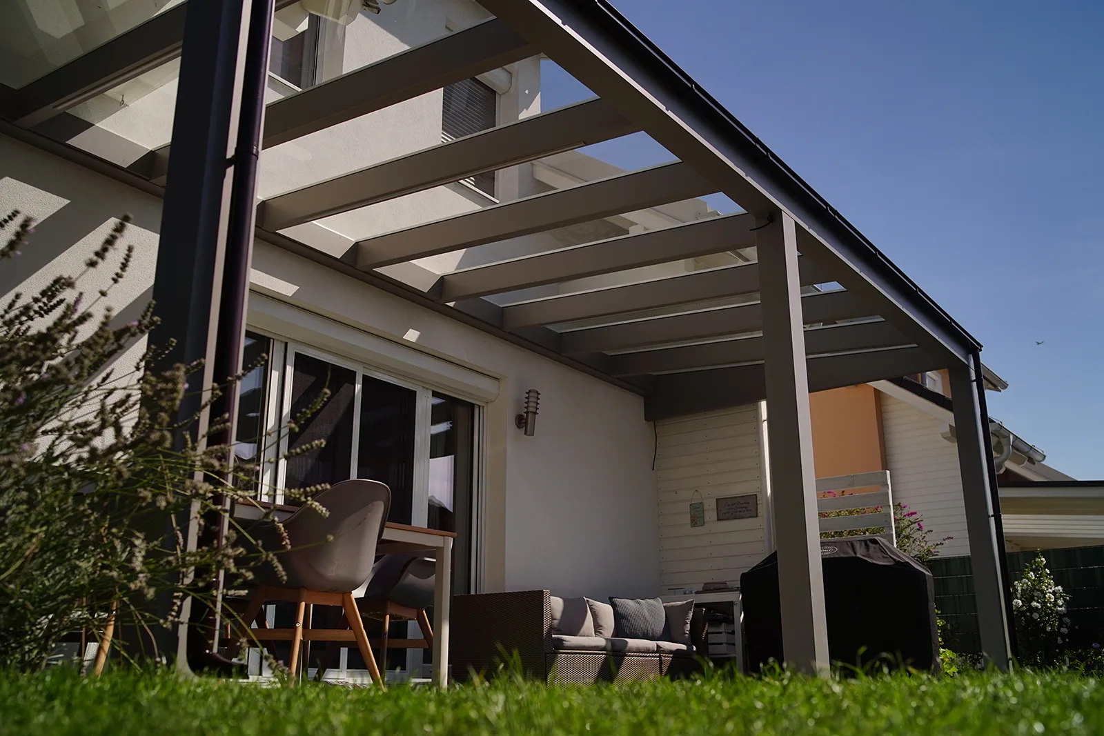 An aluminium pergola and how to bring it to life