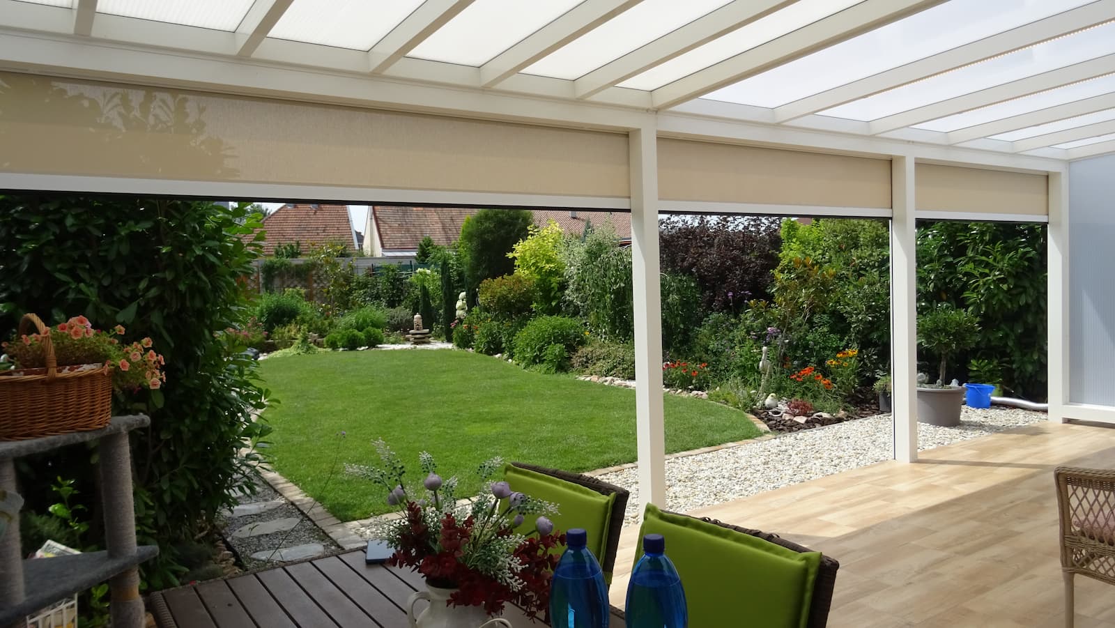 Aluminium shelter for the garden