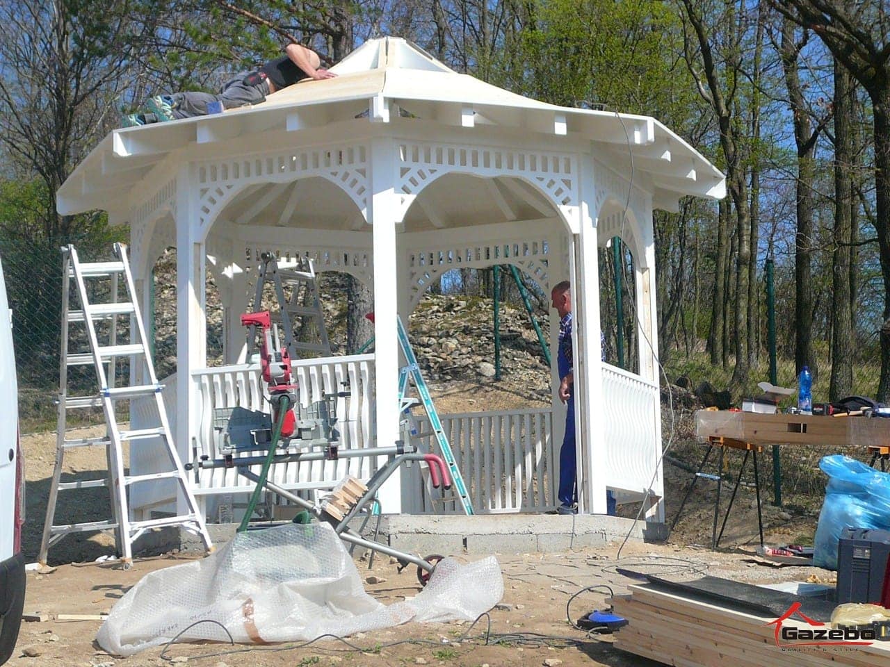 Victoria wooden gazebo – installation
