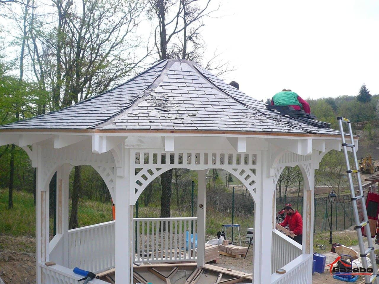 Victoria wooden gazebo – installation