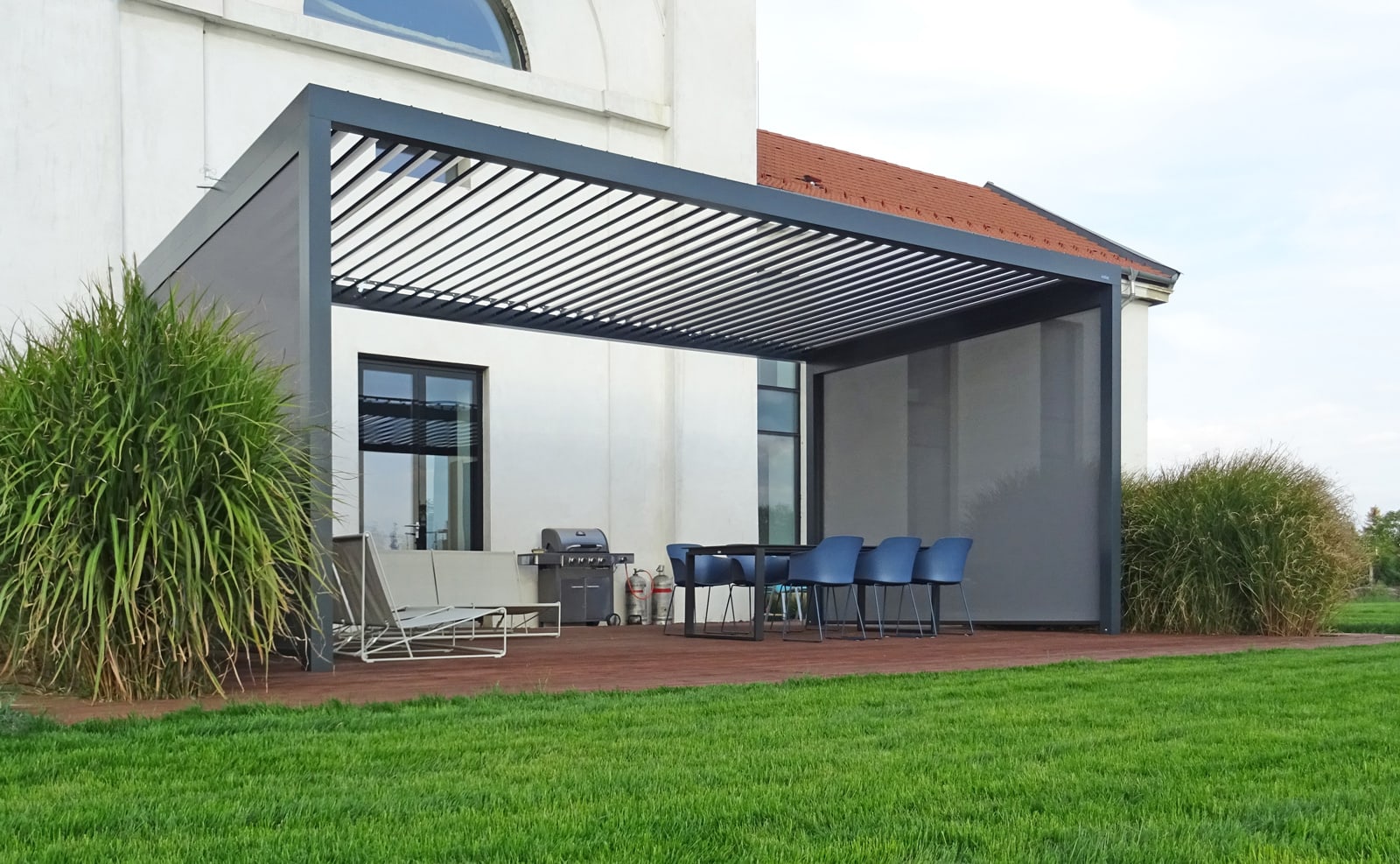 Bioclimatic pergola