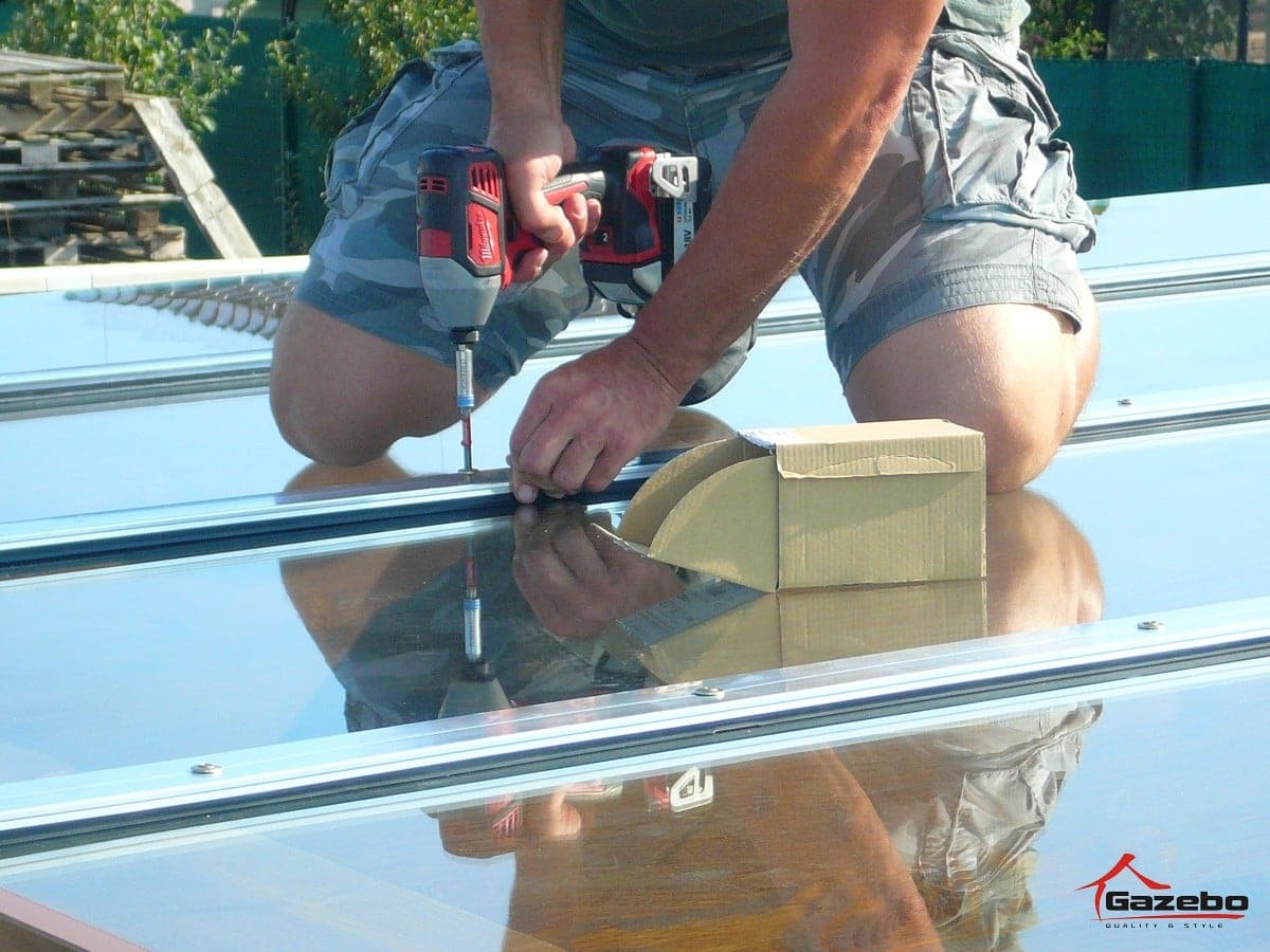 Safety glass on the Milano wooden pergola