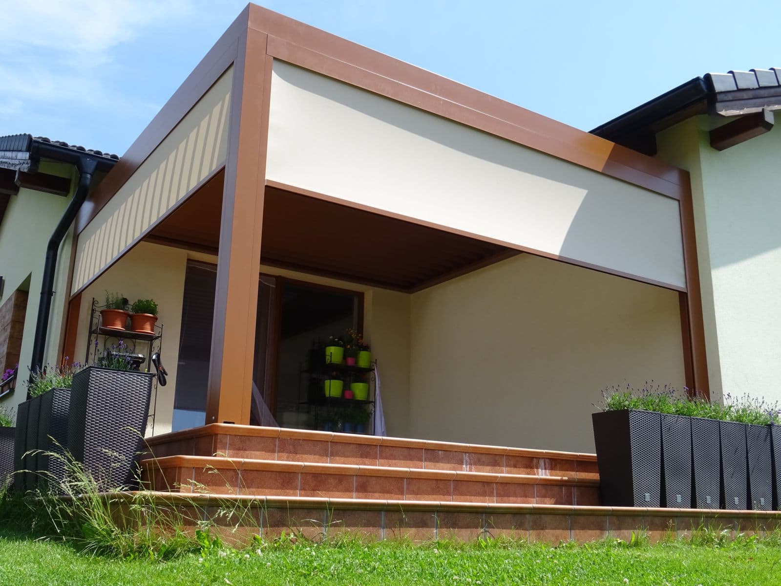 Aluminium bioclimatic pergola