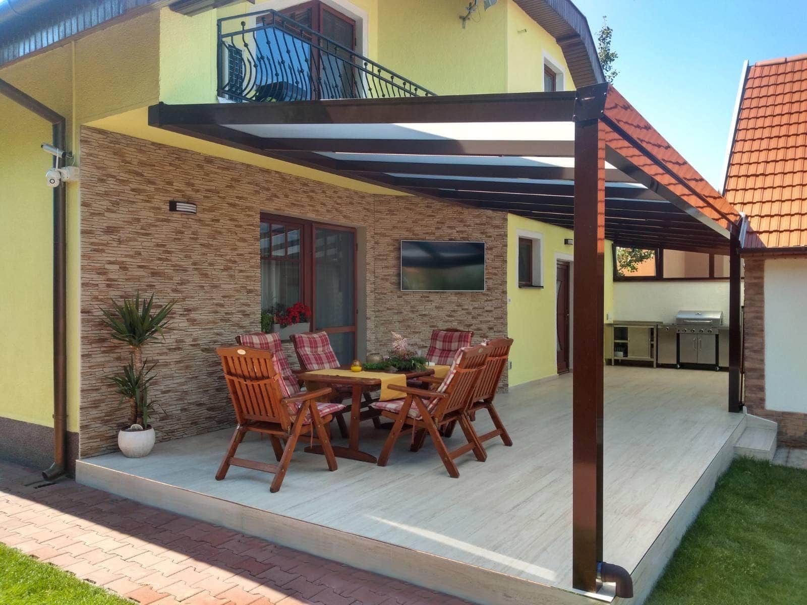 Aluminium pergola