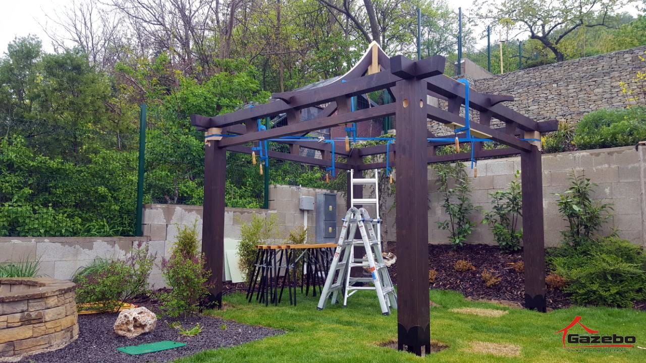 Japanese gazebo during construction