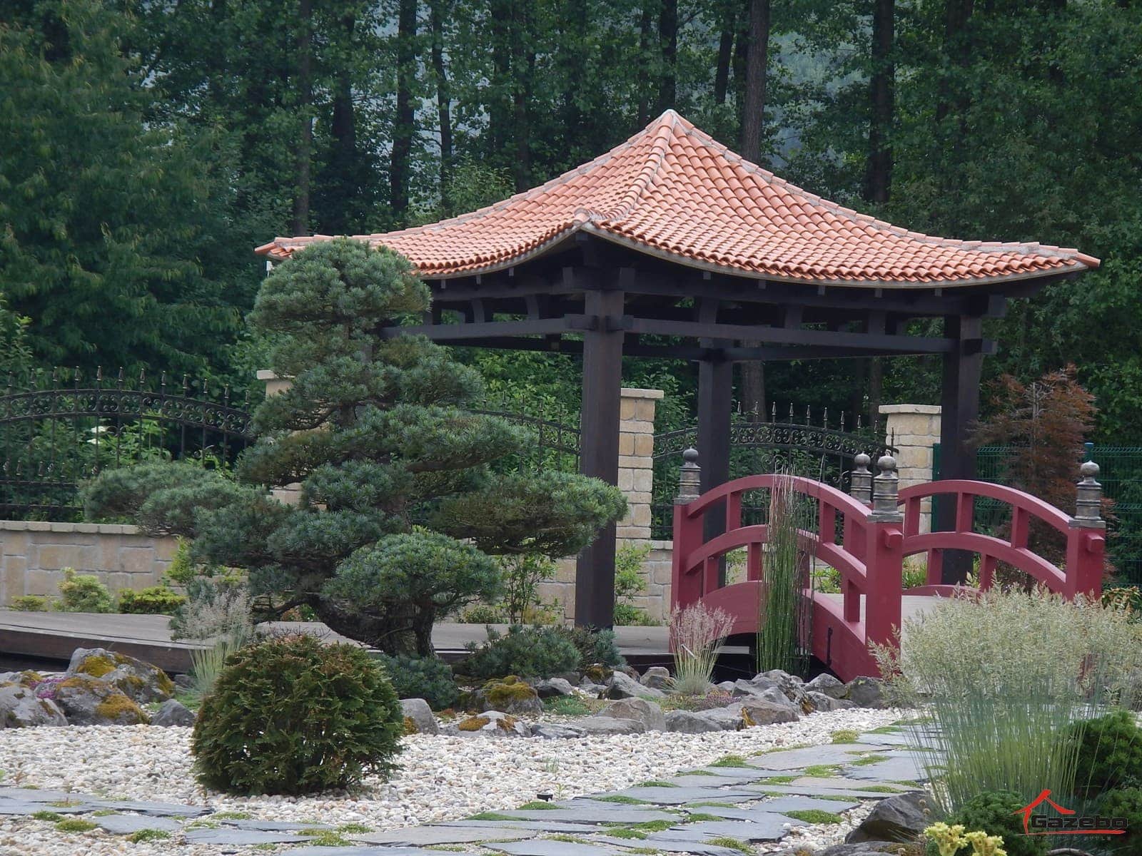 Building the Hinode Japanese gazebo