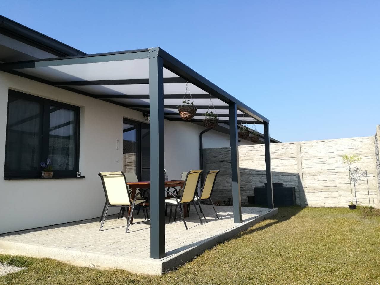 White Basic Class aluminium pergola in a garden