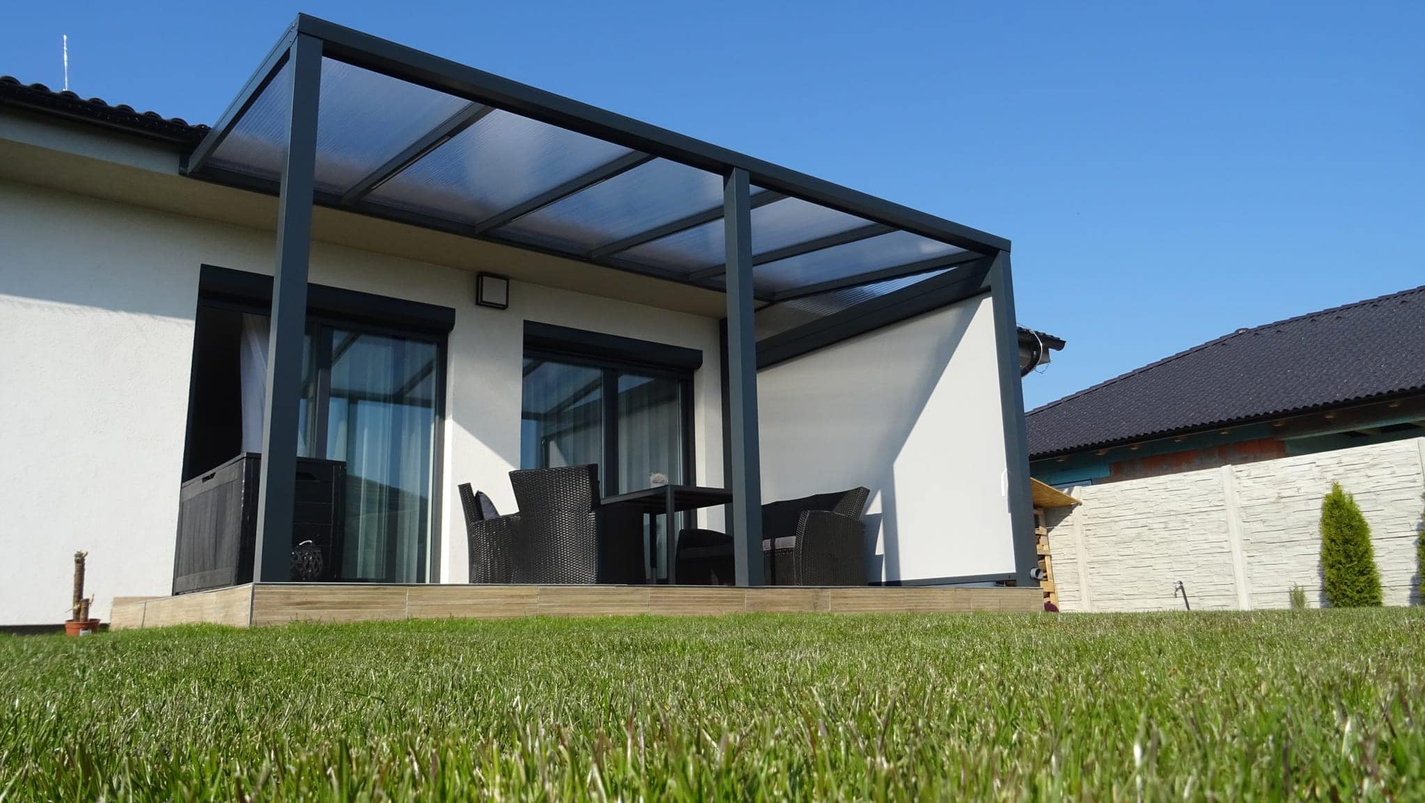 Basic Class aluminium pergola over a terrace