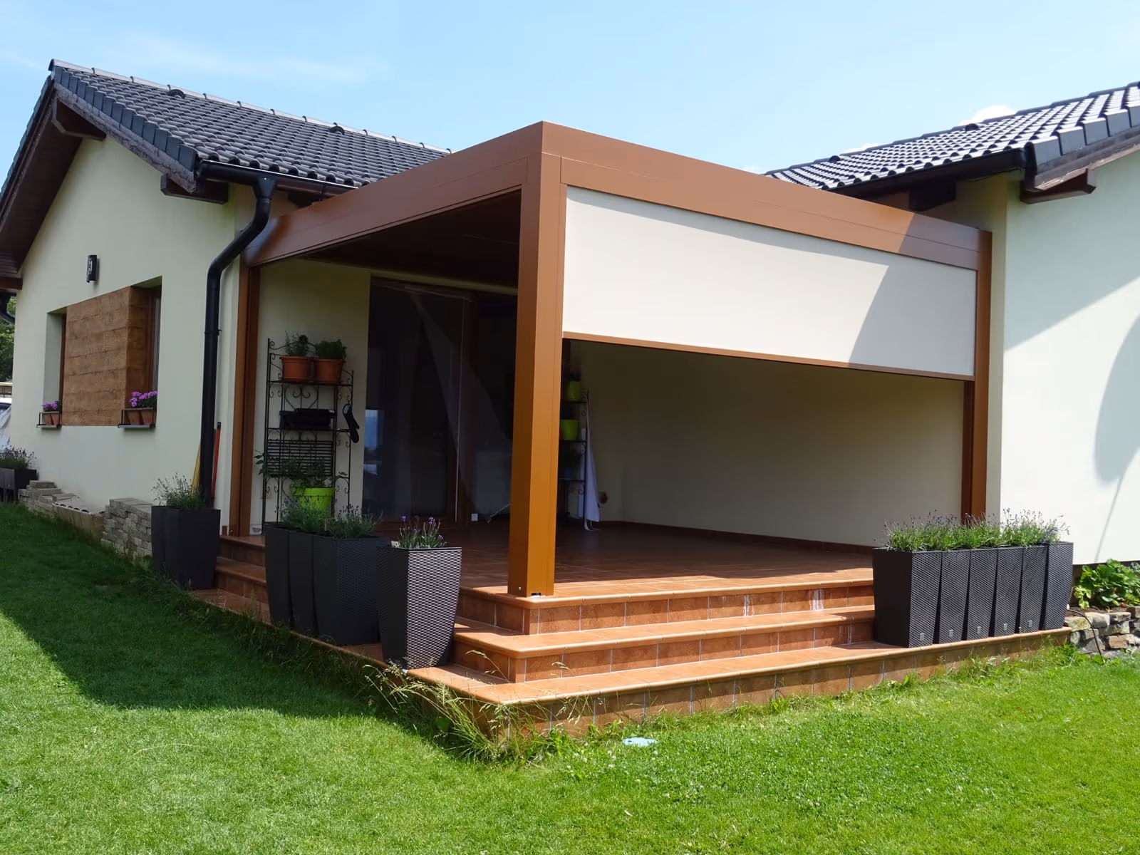Modern design of a bioclimatic aluminium pergola in a garden