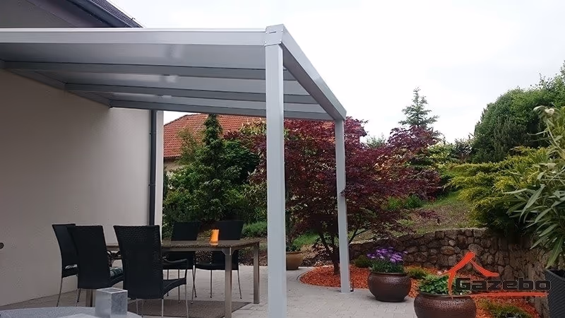 Economic Class aluminium pergola with a dining set on a lawn