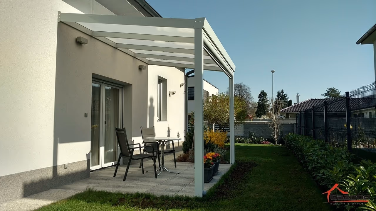Economic Class aluminium pergola used as a shelter for a motorhome