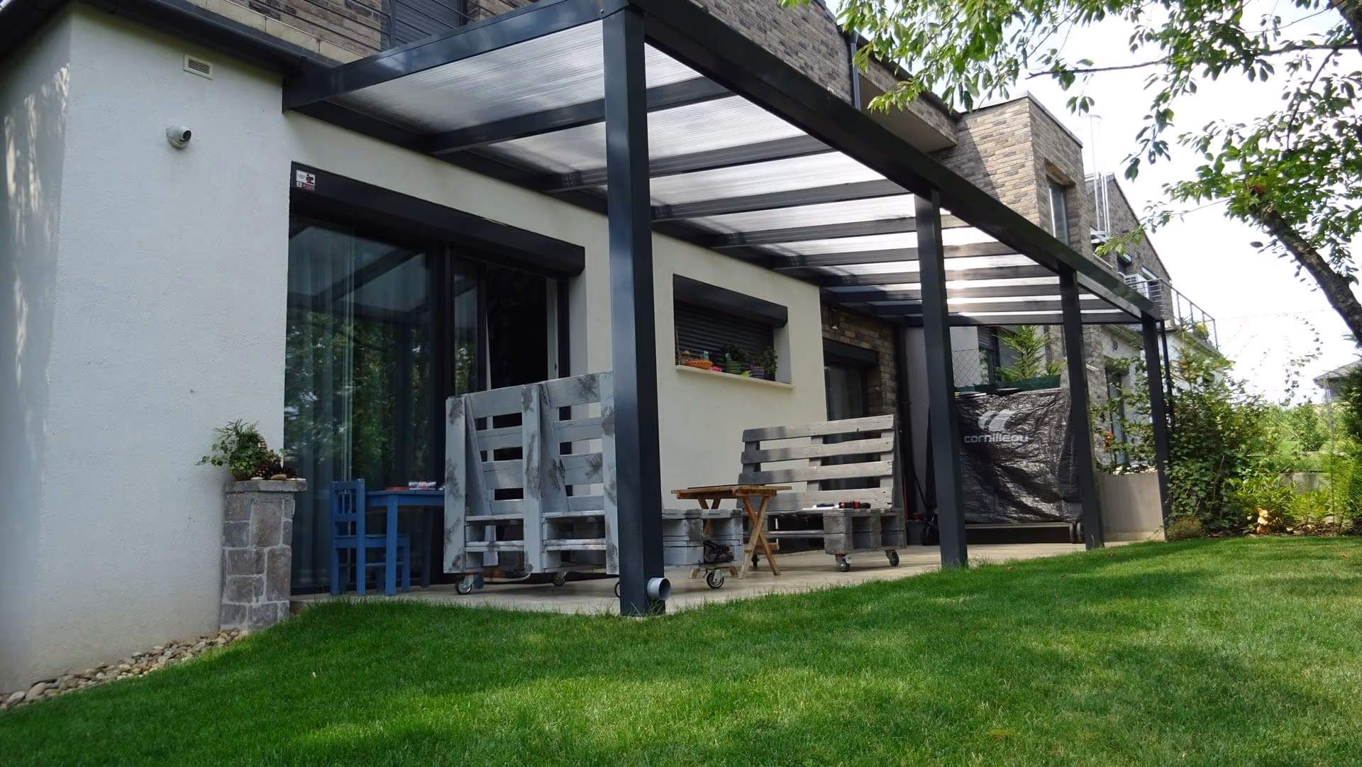 Economic Class aluminium pergola at a home entrance with a gravel path
