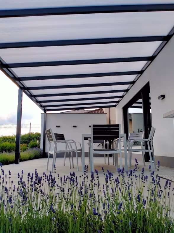 Arched Economic Class aluminium pergola beside a cream-coloured house
