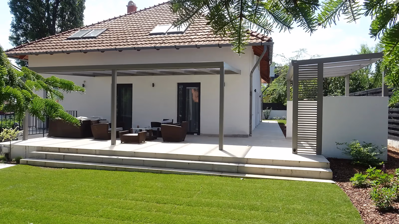 Economic Class aluminium pergola with comfortable seating on a wood deck