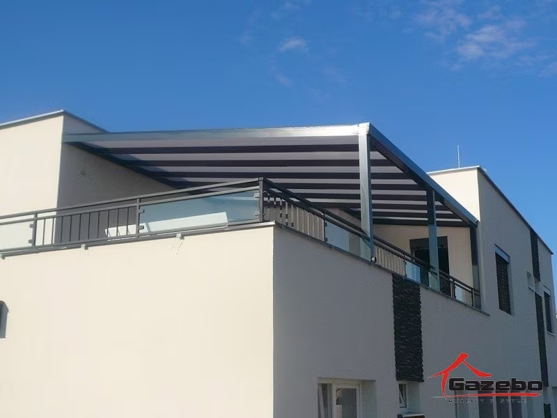 Anthracite Economic Class aluminium pergola on the roof terrace of a modern flat-roofed house