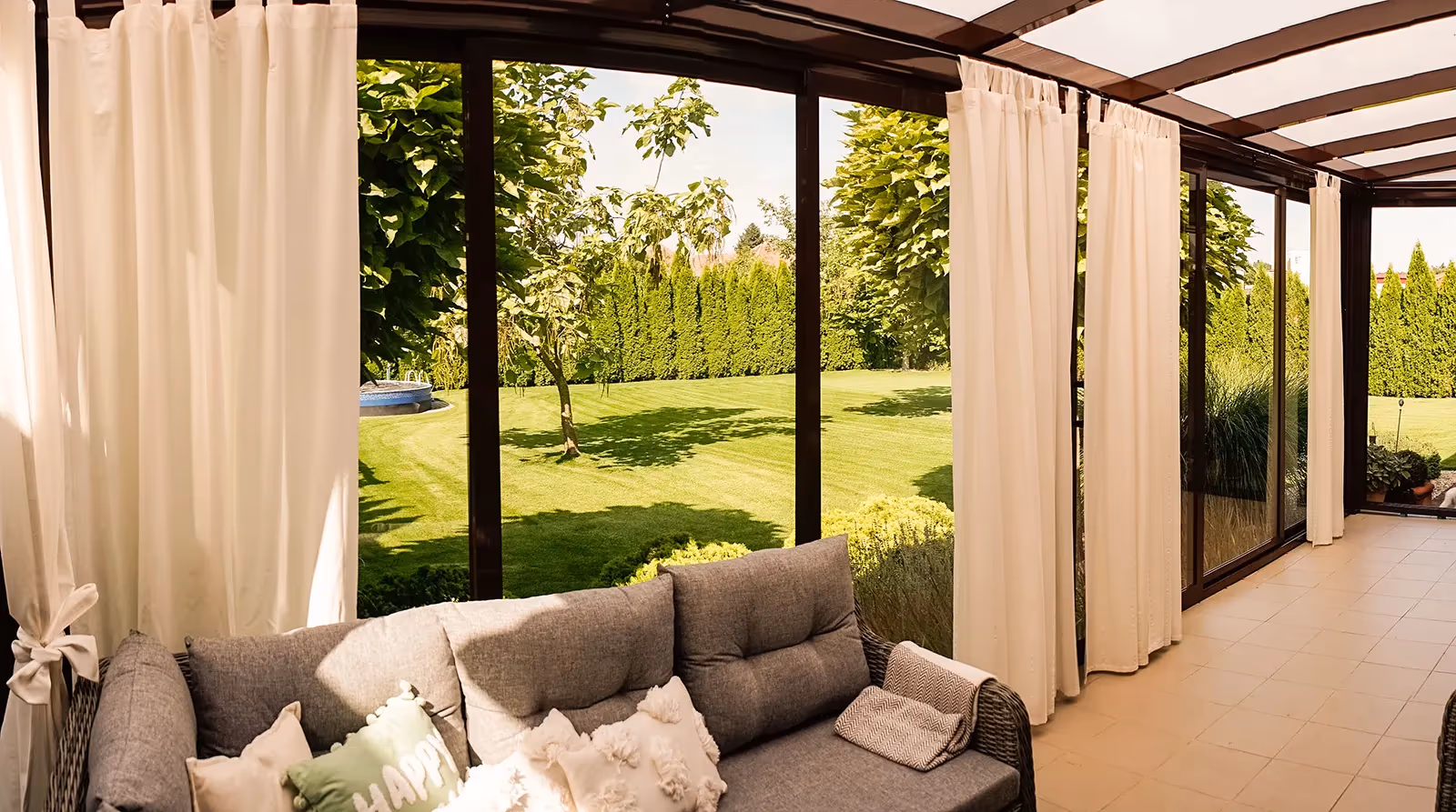 Custom-made Economic Garden winter garden for a home's terrace