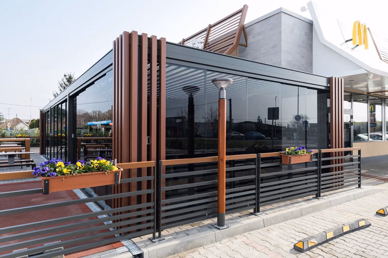Modular exclusive bioclimatic aluminium pergola with multiple sections