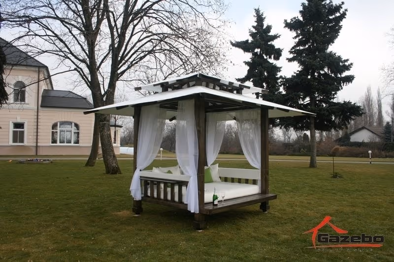 Outdoor upholstery of the mattress and backrests in the Oasis gazebo