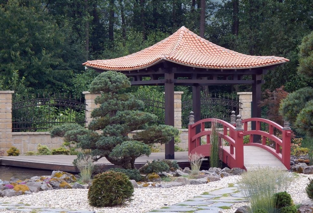 Engraved brass plaque on the Hinode wooden gazebo