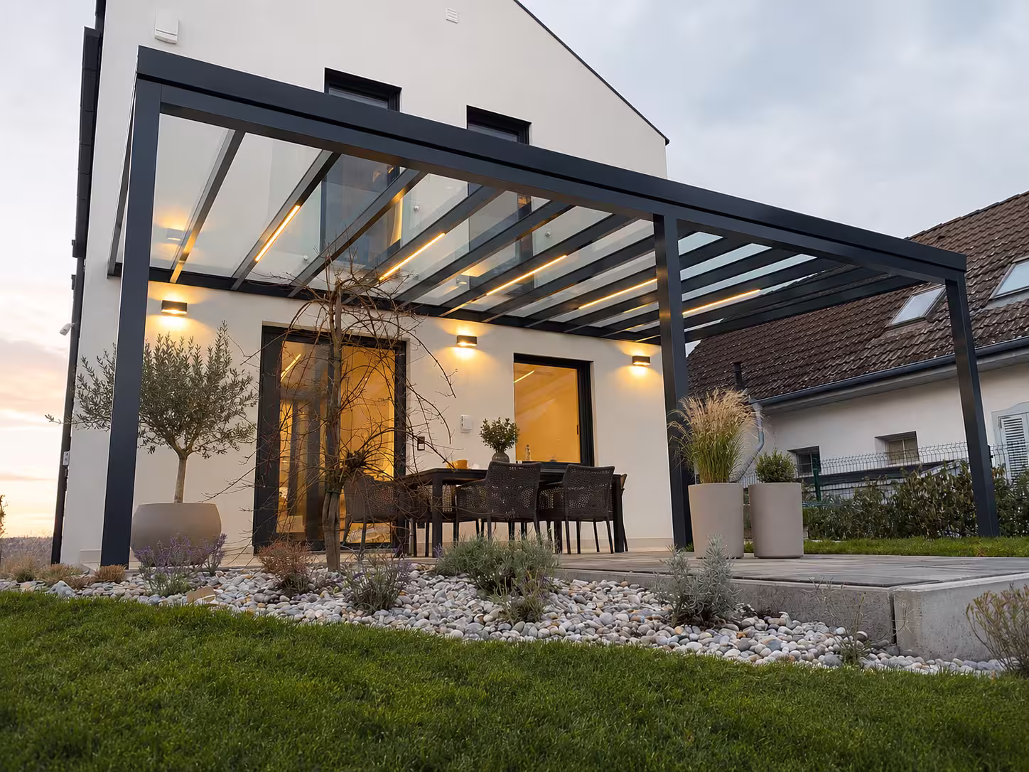 Top Class aluminium pergola with LED lighting in a garden