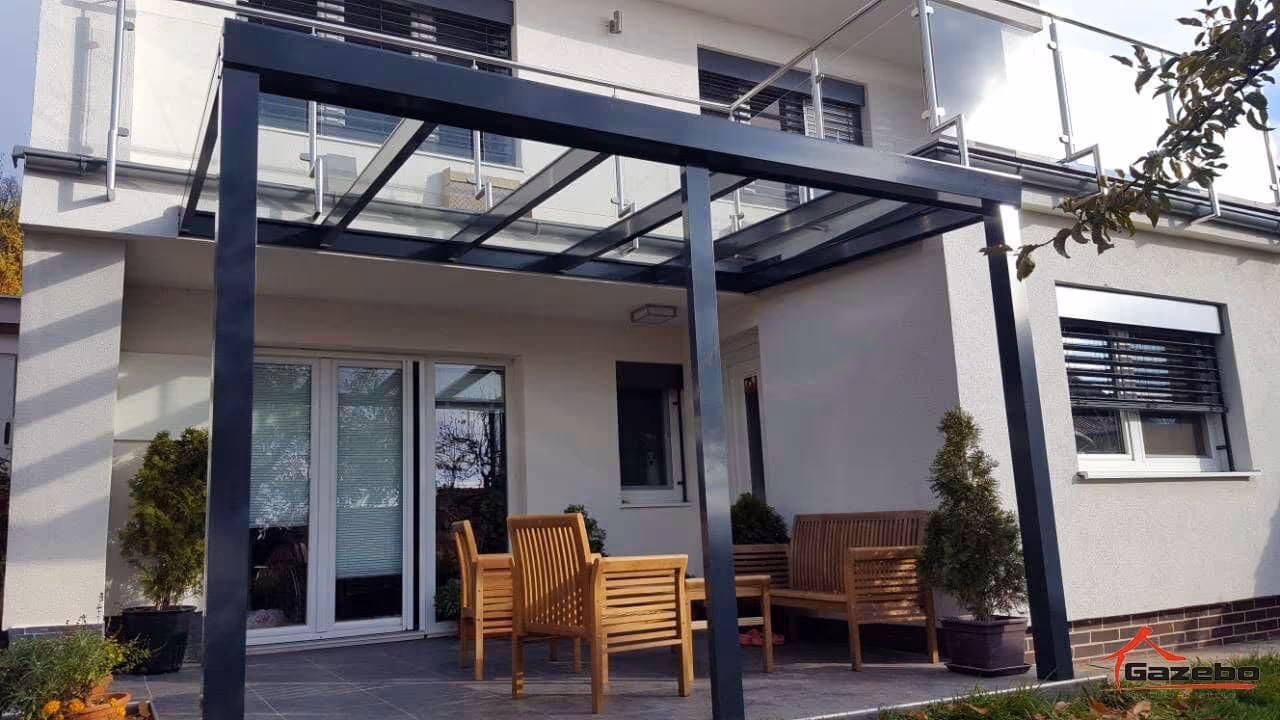 Top Class aluminium pergola with a view of the surrounding hills