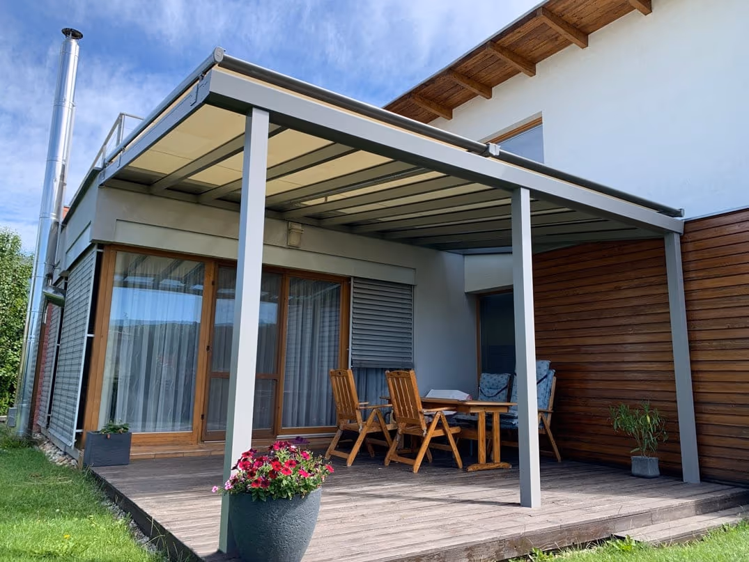 Top Class aluminium pergola with a glass balustrade on the terrace