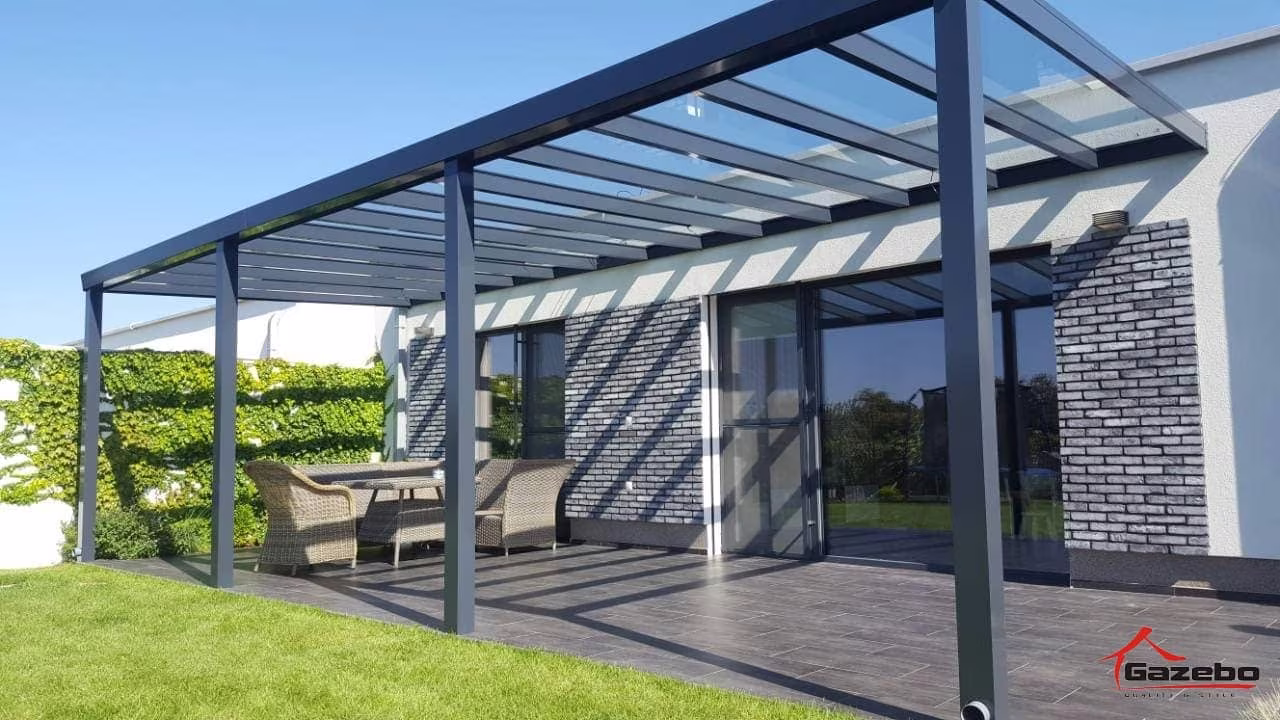 Anthracite Top Class aluminium pergola over a wood deck with rattan seating by a modern house