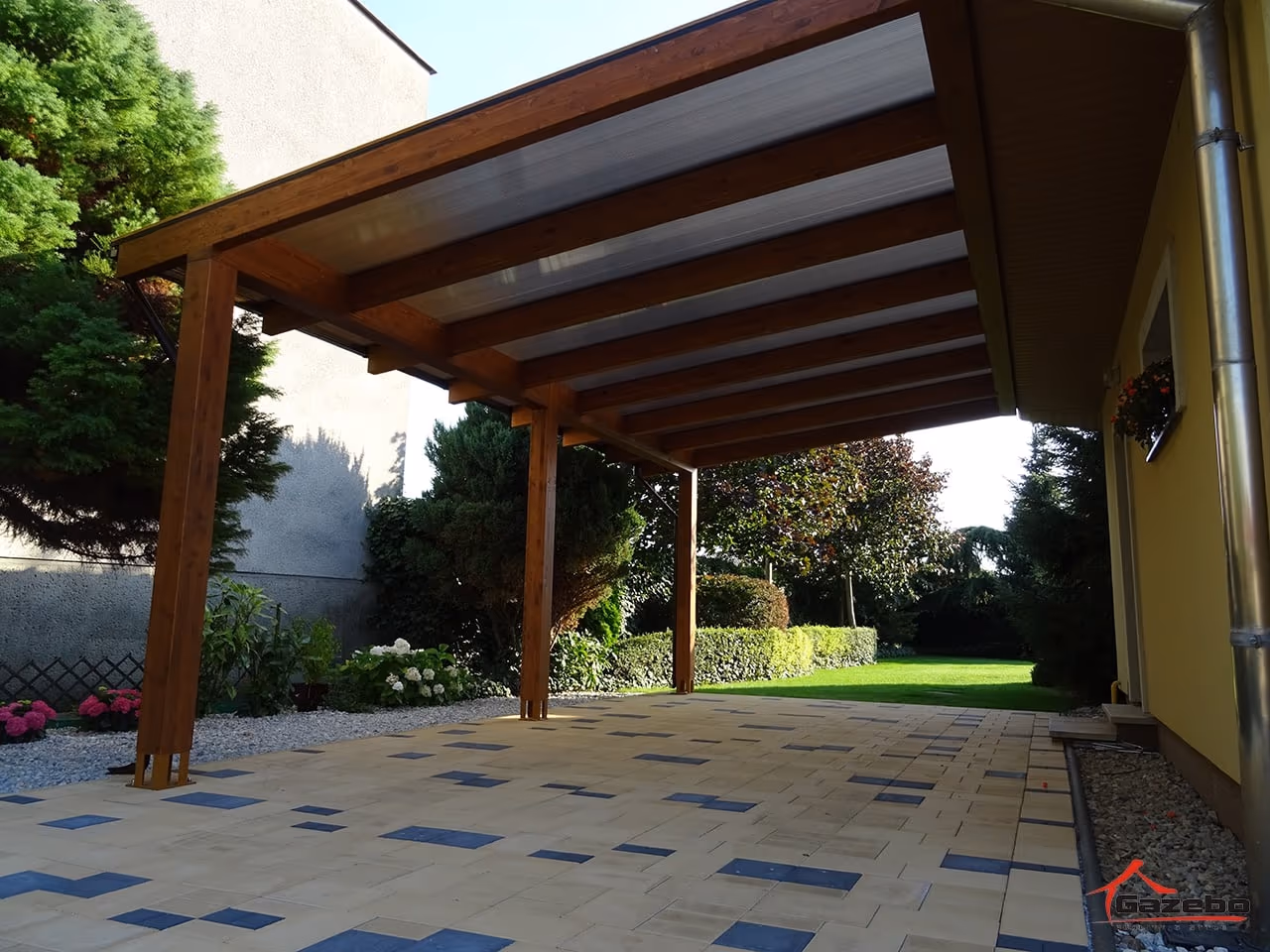 Fenix wooden pergola over the terrace of a house with a red-tile roof